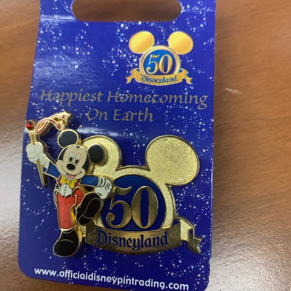 Disney collectible pin. - Picture 2 of 3
